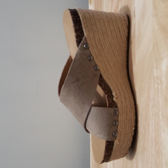 Lucky Brand Neeka Gray Snakeskin Wedge Slide - Picture 3 of 8